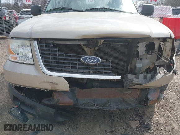 2004 Ford Expedition Special Service with VIN 1FMPU15L54LB89983, listed as a IAAI auction lot 41834577 with 193,819 mi miles. Bid and sale history available at carsss.com. Image 6.