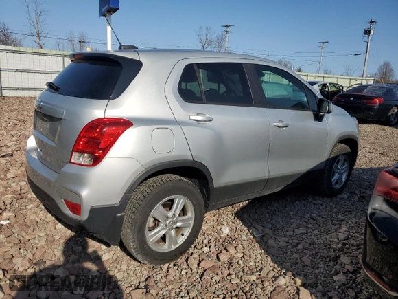 2019 Chevrolet Trax LS with VIN 3GNCJNSB9KL351587, listed as a Copart auction lot 54025945 with 17,083 mi miles and Salvage Title. Bid and sale history available at carsss.com. Image 3.