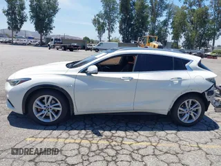 2018 Infiniti QX30 Premium z VIN SJKCH5CP5JA006199, wystawiony jako IAAI lot #42673215 z przebiegiem 107 294 mil mil oraz . Historia ofert i sprzedaży dostępna na DreamBid. Obrazek 15.