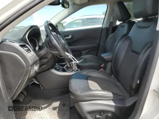 2020 Jeep Compass Latitude z VIN 3C4NJDBB5LT173917, wystawiony jako Copart lot #65556555 z przebiegiem 38 539 mil mil oraz Szkoda całkowita • Salvage title. Historia ofert i sprzedaży dostępna na DreamBid. Obrazek 7.