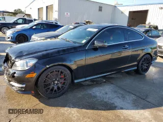 2013 Mercedes-Benz C with VIN WDDGJ5HB1DG053792, listed as a Copart auction lot 71018844 with 123,796 mi miles and Salvage Title. Bid and sale history available at carsss.com. Image 1.
