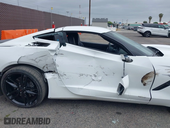 2019 Chevrolet Corvette 1LT z VIN 1G1YB2D76K5112204, wystawiony jako IAAI lot #42215657 z przebiegiem Nie podano mil oraz . Historia ofert i sprzedaży dostępna na DreamBid. Obrazek 6.