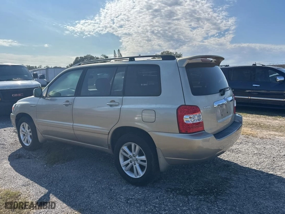 2006 Toyota Highlander Hybrid with VIN JTEDW21A860007558, listed as a Copart auction lot 88987005 with 256,404 mi miles and Clean Title. Bid and sale history available at carsss.com. Image 3.