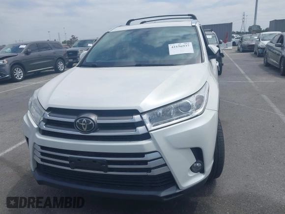 2018 Toyota Highlander SE with VIN 5TDKZRFH7JS546793, listed as a IAAI auction lot 42156937 with 59,181 mi miles and . Bid and sale history available at DreamBid. Image 12.