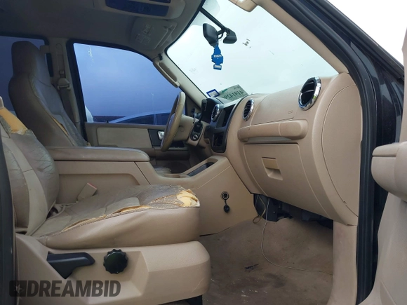 2006 Ford Expedition Eddie Bauer with VIN 1FMPU17546LA43849, listed as a IAAI auction lot 41914290 with 198,325 mi miles. Bid and sale history available at carsss.com. Image 5.