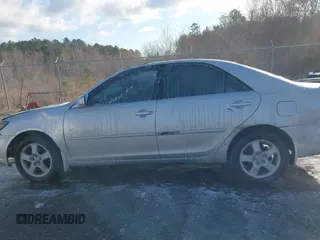 2003 Toyota Camry LE z VIN 4T1BF32K03U561492, wystawiony jako IAAI lot #41607321 z przebiegiem 171 920 mil mil oraz . Historia ofert i sprzedaży dostępna na DreamBid. Obrazek 14.