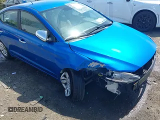 2017 Hyundai Elantra SE z VIN KMHD74LF6HU144401, wystawiony jako IAAI lot #42067279 z przebiegiem 99 687 mil mil oraz . Historia ofert i sprzedaży dostępna na DreamBid. Obrazek 18.