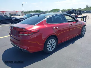 2018 Kia Optima S z VIN 5XXGT4L33JG235933, wystawiony jako IAAI lot #42260202 z przebiegiem 126 833 mil mil oraz . Historia ofert i sprzedaży dostępna na DreamBid. Obrazek 4.