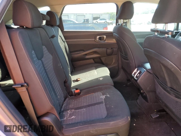 2021 Kia Sorento LX z VIN 5XYRG4LC3MG021795, wystawiony jako Copart lot #59050315 z przebiegiem 111 575 mil mil oraz Szkoda całkowita • Salvage title. Historia ofert i sprzedaży dostępna na DreamBid. Obrazek 11.
