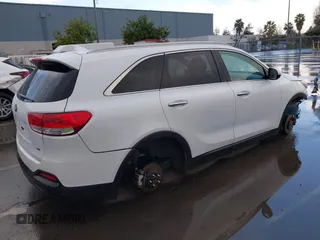 2018 Kia Sorento LX with VIN 5XYPG4A3XJG380986, listed as a IAAI auction lot 41732312 with 86,927 mi miles. Bid and sale history available at carsss.com. Image 4.
