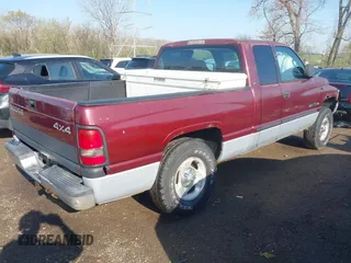 2000 Dodge 1500 z VIN 3B7HF13Z4YM237732, wystawiony jako IAAI lot #41980975 z przebiegiem 159 131 mil mil oraz . Historia ofert i sprzedaży dostępna na DreamBid. Obrazek 4.