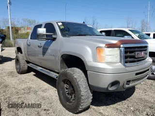 2008 GMC Sierra Denali z VIN 2GTEK638181251257, wystawiony jako Copart lot #44848415 z przebiegiem 229 682 mil mil oraz Tytuł czysty. Historia ofert i sprzedaży dostępna na DreamBid. Obrazek 1.