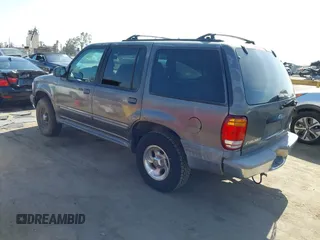 1999 Ford Explorer XLT z VIN 1FMZU32E8XUA34921, wystawiony jako IAAI lot #42162432 z przebiegiem 263 443 mil mil oraz . Historia ofert i sprzedaży dostępna na DreamBid. Obrazek 3.