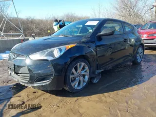 2016 Hyundai Veloster z VIN KMHTC6AD1GU262391, wystawiony jako IAAI lot #41649087 z przebiegiem 96 104 mil mil oraz . Historia ofert i sprzedaży dostępna na DreamBid. Obrazek 2.