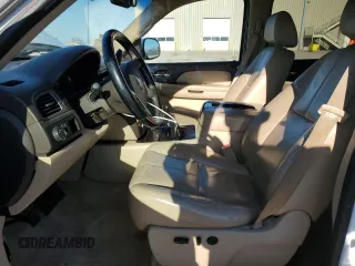 2008 GMC Sierra Denali z VIN 2GTEK638481300628, wystawiony jako Copart lot #46899905 z przebiegiem 186 131 mil mil oraz Szkody całkowita. Historia ofert i sprzedaży dostępna na DreamBid. Obrazek 7.