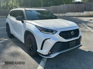 2024 Toyota Highlander LE z VIN 5TDKDRAH7RS534676, wystawiony jako Copart lot #57361405 z przebiegiem 11 321 mil mil oraz Czysty tytuł • Clean title. Historia ofert i sprzedaży dostępna na DreamBid. Obrazek 1.