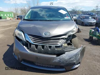 2015 Toyota Sienna LE AAS z VIN 5TDKK3DC6FS649056, wystawiony jako IAAI lot #41978844 z przebiegiem 182 694 mil mil oraz . Historia ofert i sprzedaży dostępna na DreamBid. Obrazek 12.