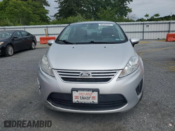 2013 Ford Fiesta SE z VIN 3FADP4BJ9DM108667, wystawiony jako Copart lot #58542295 z przebiegiem 94 812 mil mil oraz Szkoda całkowita • Salvage title. Historia ofert i sprzedaży dostępna na DreamBid. Obrazek 5.