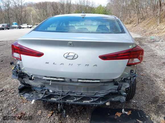 2019 Hyundai Elantra Preferred with VIN KMHD84LF5KU786841, listed as a IAAI auction lot 41988656 with 41,580 mi miles. Bid and sale history available at carsss.com. Image 17.