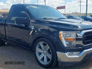 2021 Ford F-150 XL z VIN 1FTMF1C51MKD73149, wystawiony jako Copart lot #65839105 z przebiegiem 95 957 mil mil oraz Czysty tytuł • Clean title. Historia ofert i sprzedaży dostępna na DreamBid. Obrazek 1.