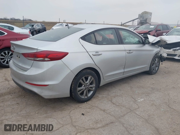 2017 Hyundai Elantra SE z VIN 5NPD84LF1HH166995, wystawiony jako IAAI lot #41511180 z przebiegiem 76 739 mil mil oraz . Historia ofert i sprzedaży dostępna na DreamBid. Obrazek 4.
