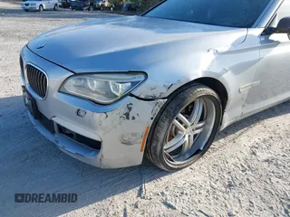 2013 BMW 7 Series 750Li xDrive with VIN WBAYF8C52DD140831, listed as a IAAI auction lot 41941071 with 207,251 mi miles. Bid and sale history available at carsss.com. Image 6.