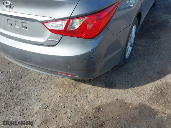 2013 Hyundai Sonata SE with VIN 5NPEC4AC9DH622926, listed as a IAAI auction lot 41950404 with 81,997 mi miles. Bid and sale history available at carsss.com. Image 13.