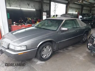 1999 Cadillac Eldorado ESC z VIN 1G6EL12Y8XU612393, wystawiony jako IAAI lot #41761839 z przebiegiem 104 994 mil mil oraz . Historia ofert i sprzedaży dostępna na DreamBid. Obrazek 2.