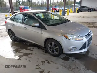 2014 Ford Focus SE with VIN 1FADP3F28EL433519, listed as a IAAI auction lot 41969007 with 137,064 mi miles. Bid and sale history available at carsss.com. Image 1.
