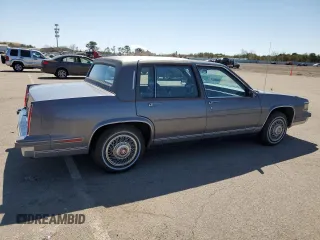 1986 Cadillac DeVille z VIN 1G6CD6984G4341470, wystawiony jako Copart lot #52592805 z przebiegiem 24 359 mil mil oraz Czysty tytuł • Clean title. Historia ofert i sprzedaży dostępna na DreamBid. Obrazek 3.
