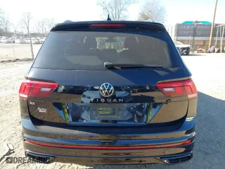 2022 Volkswagen Tiguan SE R-Line Black with VIN 3VVCB7AX1NM084993, listed as a IAAI auction lot 41502738 with 56,559 mi miles. Bid and sale history available at carsss.com. Image 17.