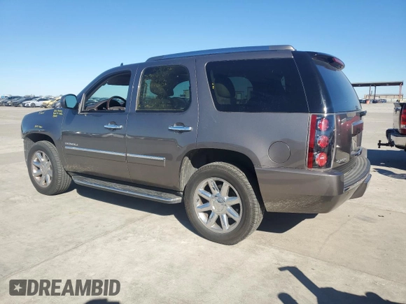 2014 GMC Yukon Denali z VIN 1GKS1EEF6ER229144, wystawiony jako Copart lot #85654154 z przebiegiem Nie podano mil oraz Szkoda całkowita • Salvage title. Historia ofert i sprzedaży dostępna na DreamBid. Obrazek 2.