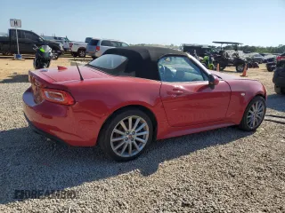 2019 FIAT 124 Spider Lusso z VIN JC1NFAEKXK0143574, wystawiony jako Copart lot #53062155 z przebiegiem 45 633 mil mil oraz Szkoda całkowita • Salvage title. Historia ofert i sprzedaży dostępna na DreamBid. Obrazek 3.