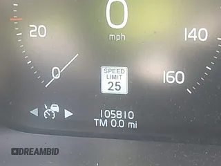 2018 Volvo XC90 Momentum with VIN YV4A22PKXJ1325880, listed as a IAAI auction lot 41719160 with 105,810 mi miles. Bid and sale history available at carsss.com. Image 16.