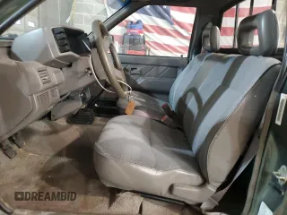1995 Isuzu Pickup S z VIN JAACL11L0S7211543, wystawiony jako Copart lot #81881194 z przebiegiem 215 222 mil mil oraz Szkody całkowita. Historia ofert i sprzedaży dostępna na DreamBid. Obrazek 7.