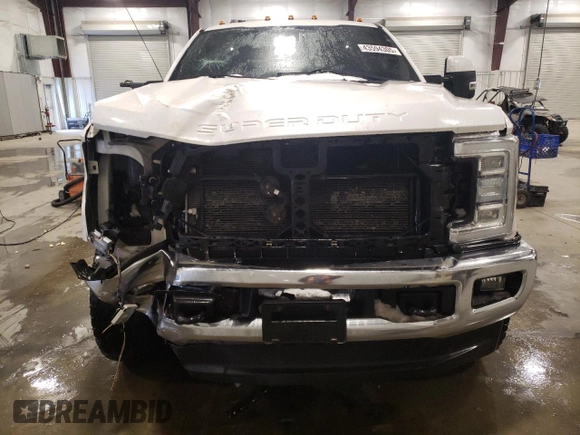2017 Ford F-350 Platinum with VIN 1FT8W3BT9HEB35728, listed as a Copart auction lot 43594305 with 213,407 mi miles and Salvage Title. Bid and sale history available at DreamBid. Image 5.