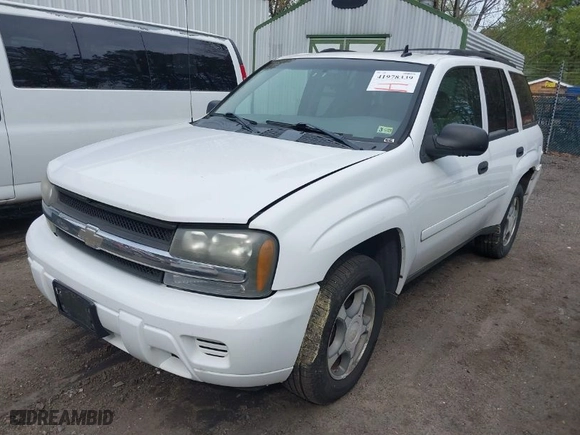 2007 Chevrolet TrailBlazer LS with VIN 1GNDT13S072149803, listed as a IAAI auction lot 41978339 with 151,304 mi miles. Bid and sale history available at carsss.com. Image 2.