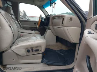 2001 Chevrolet Tahoe LT with VIN 1GNEC13T31R107668, listed as a IAAI auction lot 41629386 with 270,644 mi miles. Bid and sale history available at carsss.com. Image 5.