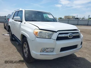 2010 Toyota 4Runner SR5 z VIN JTEZU5JR4A5003392, wystawiony jako IAAI lot #42085983 z przebiegiem 236 299 mil mil oraz . Historia ofert i sprzedaży dostępna na DreamBid. Obrazek 1.