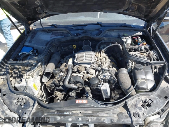 2006 Mercedes-Benz E-Class 3.5L with VIN WDBUF56J46A884099, listed as a IAAI auction lot 41798143 with 175,597 mi miles. Bid and sale history available at carsss.com. Image 10.