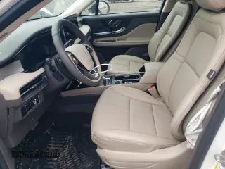 2024 Lincoln Corsair Premiere z VIN 5LMCJ1DA4RUL06944, wystawiony jako Copart lot #52607925 z przebiegiem 1 342 mil mil oraz Szkoda całkowita • Salvage title. Historia ofert i sprzedaży dostępna na DreamBid. Obrazek 7.