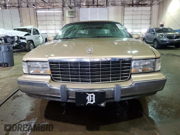 1995 Cadillac Fleetwood z VIN 1G6DW52P5SR715543, wystawiony jako Copart lot #51841755 z przebiegiem 92 222 mil mil oraz Czysty tytuł • Clean title. Historia ofert i sprzedaży dostępna na DreamBid. Obrazek 5.
