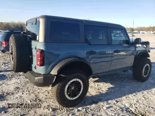 2023 Ford Bronco z VIN 1FMEE5DP0PLB15763, wystawiony jako Copart lot #45592725 z przebiegiem 26 672 mil mil oraz Szkoda całkowita • Salvage title. Historia ofert i sprzedaży dostępna na DreamBid. Obrazek 3.