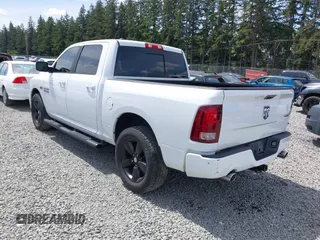 2015 Ram 1500 Sport z VIN 1C6RR7MT7FS601470, wystawiony jako IAAI lot #42334149 z przebiegiem 114 056 mil mil oraz . Historia ofert i sprzedaży dostępna na DreamBid. Obrazek 3.