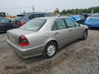1998 Mercedes-Benz C 230/260/280/320 z VIN WDBHA23G8WA648546, wystawiony jako Copart lot #60720975 z przebiegiem 110 926 mil mil oraz Szkoda całkowita • Salvage title. Historia ofert i sprzedaży dostępna na DreamBid. Obrazek 3.