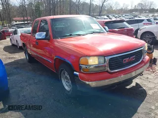2000 GMC New Sierra 1500 SL with VIN 2GTEC19V2Y1392769, listed as a IAAI auction lot 41748036 with 315,906 mi miles. Bid and sale history available at carsss.com. Image 1.