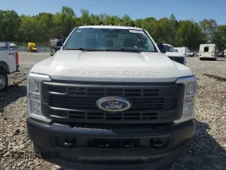 2024 Ford F-250 XL z VIN 1FTBF2BA4RED42236, wystawiony jako Copart lot #52189235 z przebiegiem Nie podano mil oraz Szkoda całkowita • Salvage title. Historia ofert i sprzedaży dostępna na DreamBid. Obrazek 5.