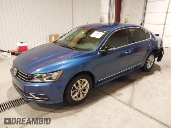 2017 Volkswagen Passat S z VIN 1VWAT7A38HC013602, wystawiony jako IAAI lot #41218616 z przebiegiem 77 497 mil mil oraz . Historia ofert i sprzedaży dostępna na DreamBid. Obrazek 2.