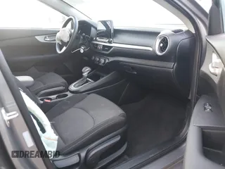 2024 Kia Forte LXS with VIN 3KPF24AD0RE840314, listed as a IAAI auction lot 41804524 with 10,605 mi miles and . Bid and sale history available at DreamBid. Image 5.