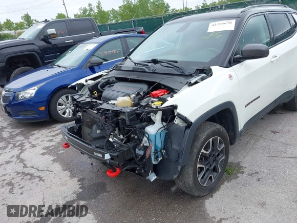 2020 Jeep Compass Trailhawk z VIN 3C4NJDDB8LT195584, wystawiony jako IAAI lot #42295678 z przebiegiem 99 762 mil mil oraz . Historia ofert i sprzedaży dostępna na DreamBid. Obrazek 6.